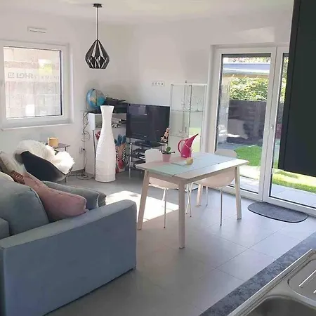 Ruhige Mit Terrasse Apartment