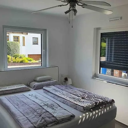 Ruhige Mit Terrasse Lägenhet *