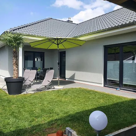 Ruhige Mit Terrasse Lägenhet