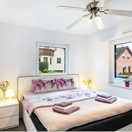 Ruhige Mit Terrasse Lägenhet *