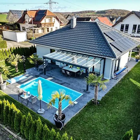 Lägenhet Ruhige Mit Terrasse