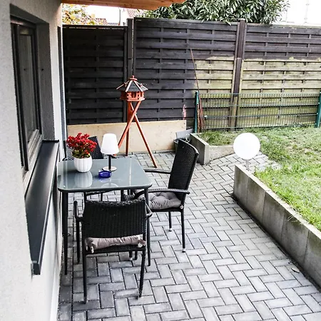 Ruhige Mit Terrasse