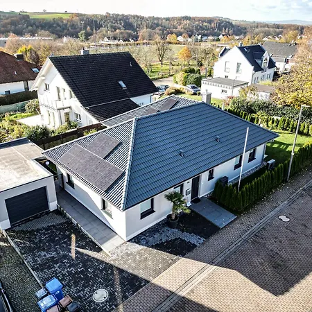 Ruhige Mit Terrasse Lägenhet