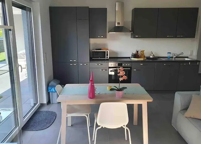 Ruhige Mit Terrasse Apartman