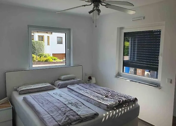 Ruhige Mit Terrasse Apartman *