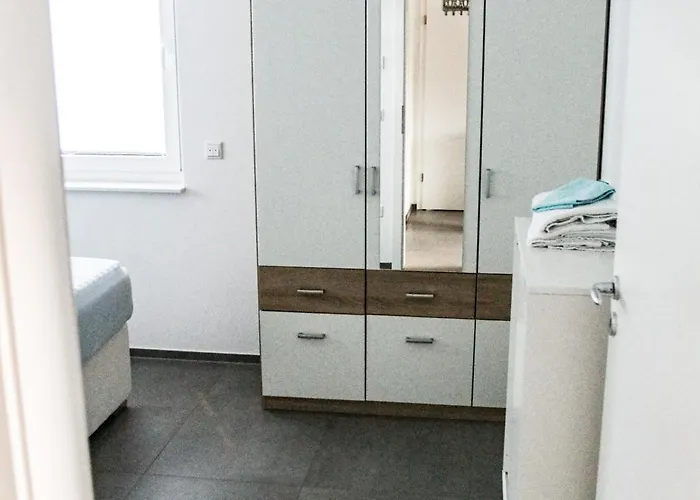 Ruhige Mit Terrasse Apartman